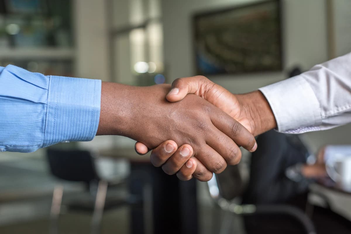 Betrouwbare hypotheekmakelaar legt hypotheekadvies uit