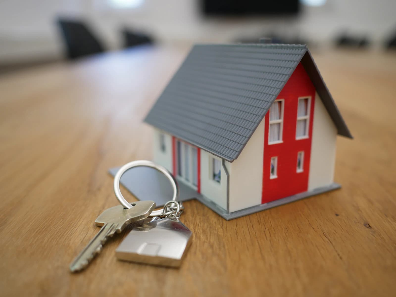 Lokale traplift specialist bezoekt woning voor advies